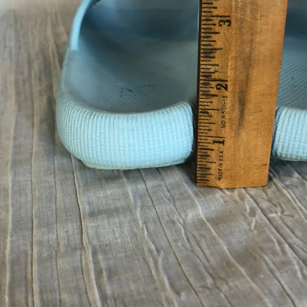CLOUD SLIDES light blue size 6 water shoes sandals casual summer shoes